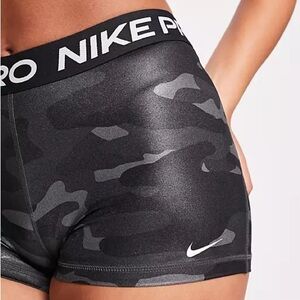 Nike pro 3 inch, black camo XS